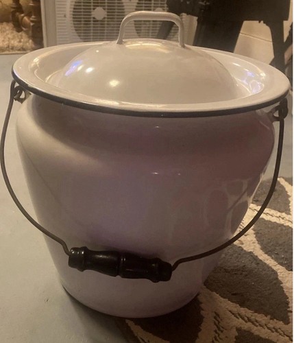 Vintage white enamel chamber - white,