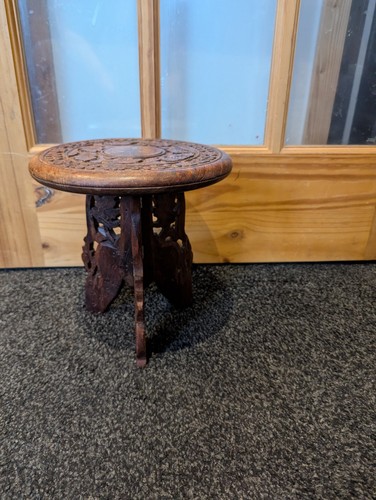 Small vintage hand carved - small,