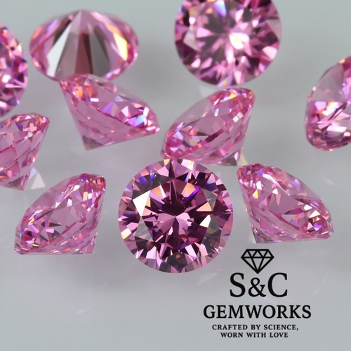 Pink round brilliant cut cubic - round,