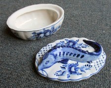 Vintage Russian Gzhel blue & white sturgeon caviar lidded dish 4. 1/2 inch long