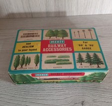 Merit Ho Gauge Railway Accessories, Hedges boxed Original, Vintage, Rare.