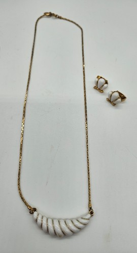Vintage avon gold tone - gold,
