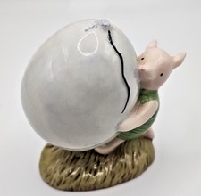 Royal Doulton  Figurine WP5 Piglet And The Balloon,  Winnie The Pooh Collection 
