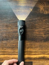 Streamlight Stinger LED police flashlight torch with Charger and Battery