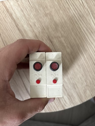 Wylex amp plug - amp, push