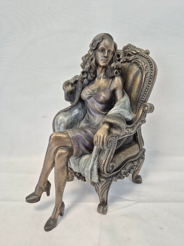 2001 bronze sitting woman - 2001,