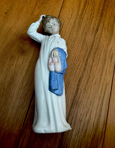 Nao lladró porcelain girl - by,
