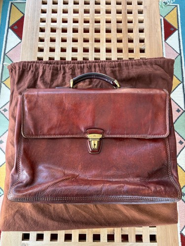 The bridge vintage - bridge, briefcase