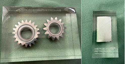 Two pieces mercedes gp - pieces,