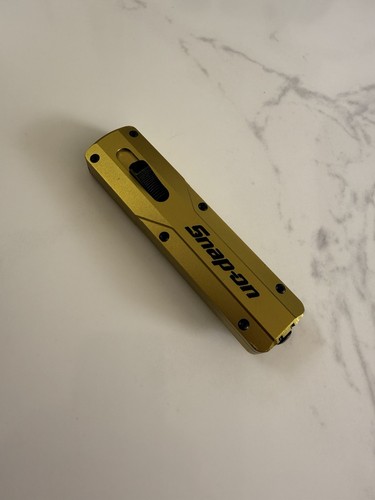 Snap retractable clip - on,