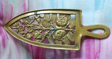VINTAGE BRASS IRON REST Roses Pattern TRIVET STAND COLLECTABLE BRASSWARE