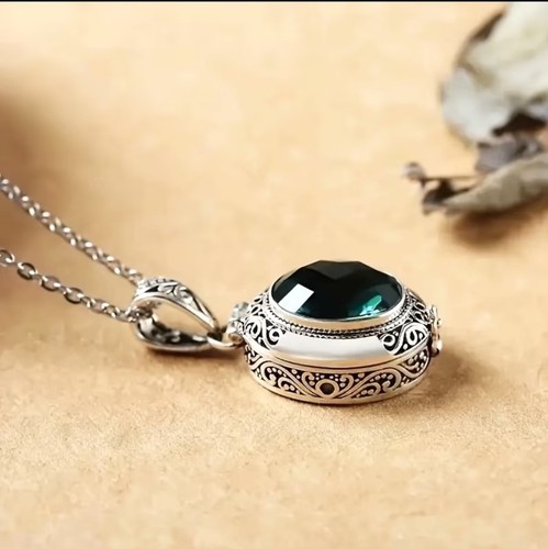 Silver tone oval green stone - tone,
