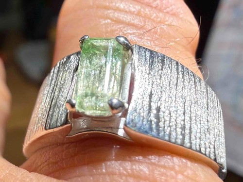 Bicolor tsavorite - .57,
