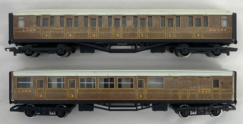Hornby gauge lner - oo, teak