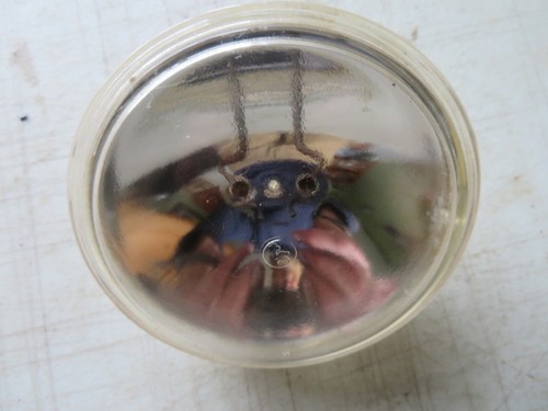 Sealed beam unit spot - beam,