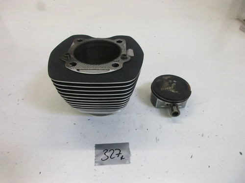 Cylinder with piston engine