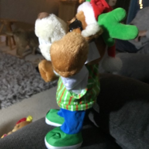 Singing and dancing reindeer - singing,