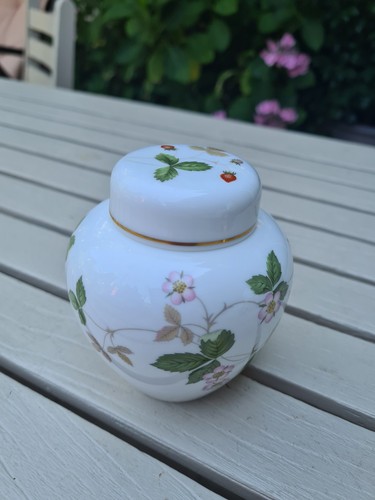 Wedgewood wild strawberry bone - wedgewood,
