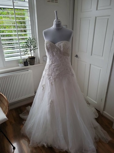Benjamin roberts wedding dress - benjamin,