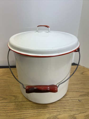 Vintage farmhouse red - vintage,