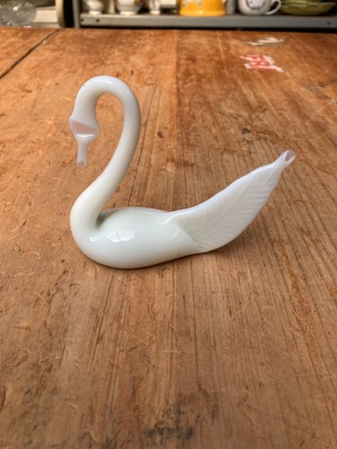 Small white glass - small, swan