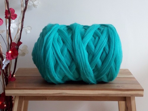 Turquoise merino wool tops - turquoise*,
