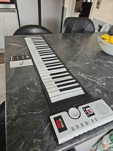Roll piano keyboard key - on,