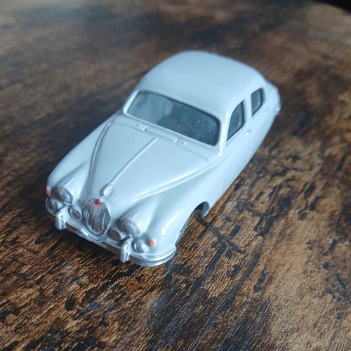 Corgi toys jaguar litre - 2.4,