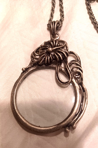 Vintage silver tone - tone, magnifying