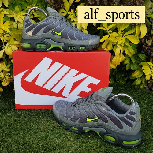 Bnwb authentic nike - &,