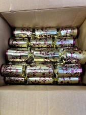 box of Christmas crackers - 7 +