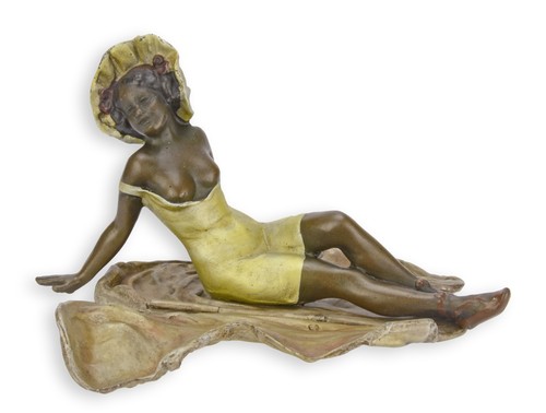 Bronze sculpture bathing - , woman
