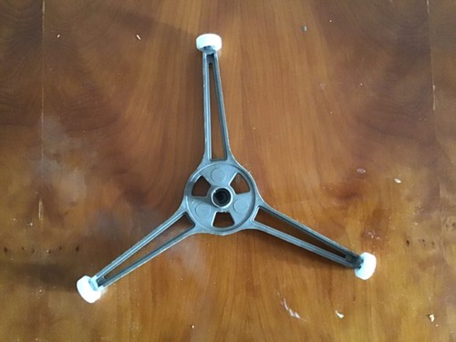 Microwave oven turntable wheel