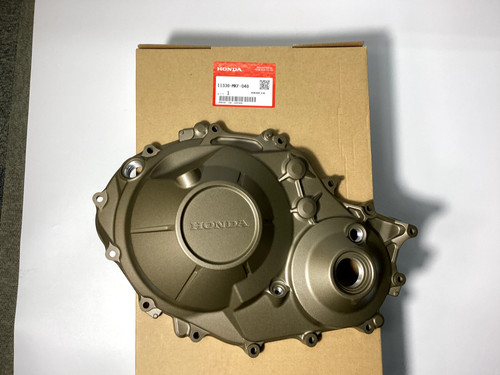Right engine clutch case - right,