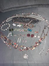 A good selection of vintage costume jewellery