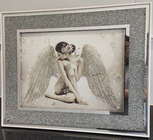 Crushed sitting angel - crushed,