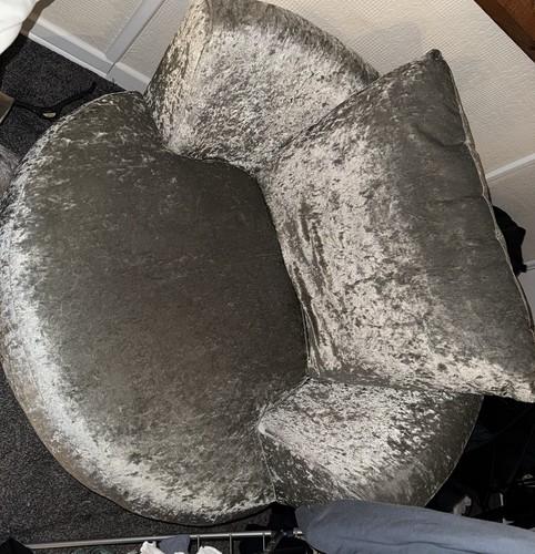 Round swivel snuggle chair - round,