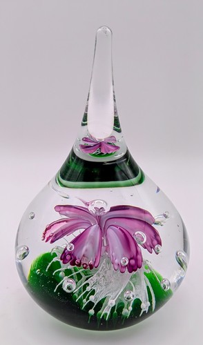 Teardrop paperweight with pink