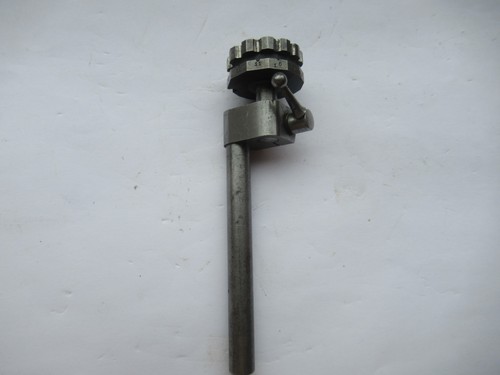 Pivot polishing tool - pivot, tail