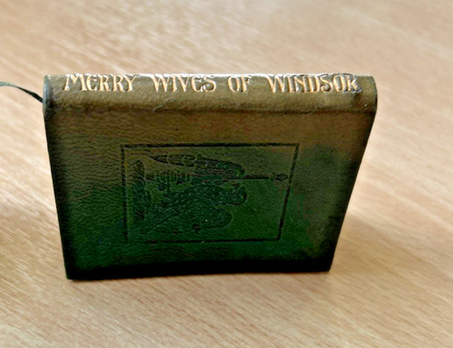 Miniature shakespeare merry - shakespeare,