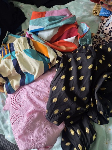 Item ladies clothing bundle - 4,