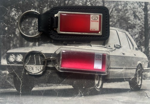 Two toyota keyrings yaris - toyota,