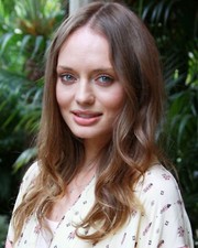 SEXY LAURA HADDOCK 8x10 PHOTO