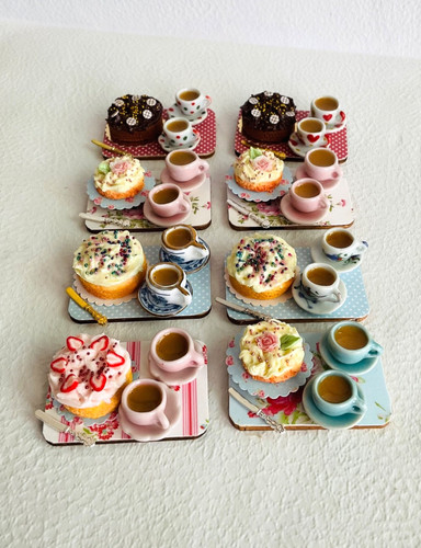 Dolls house scale - dolls,