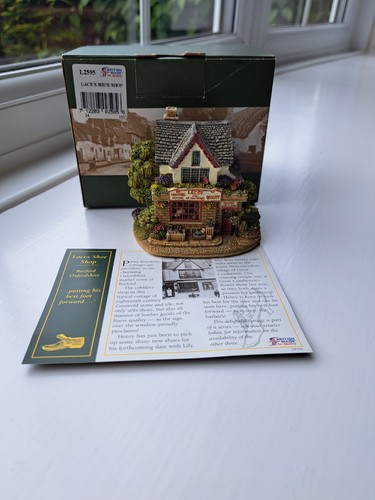 Lilliput lane lace s - lane, lace's