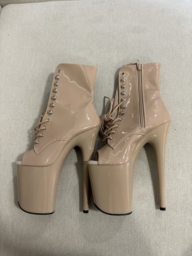 Black leather lace up - 7",