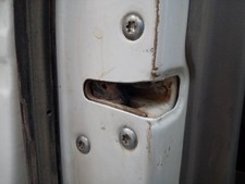 LEFT FRONT DOOR LOCK / 2389706
