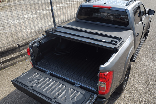 Nissan np300 navara hawk - nissan,