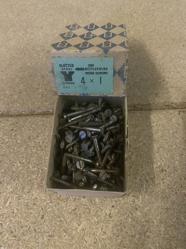 Box 200 countersunk slotted - of,
