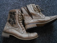 Gorgeous FEUD Brittania combat boots size 5